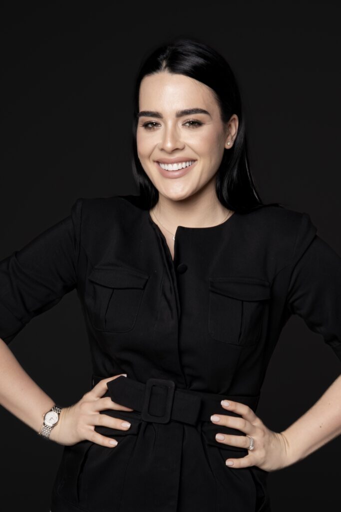 Jak wygląda odbudowa zębów przed aparatem krok po kroku?