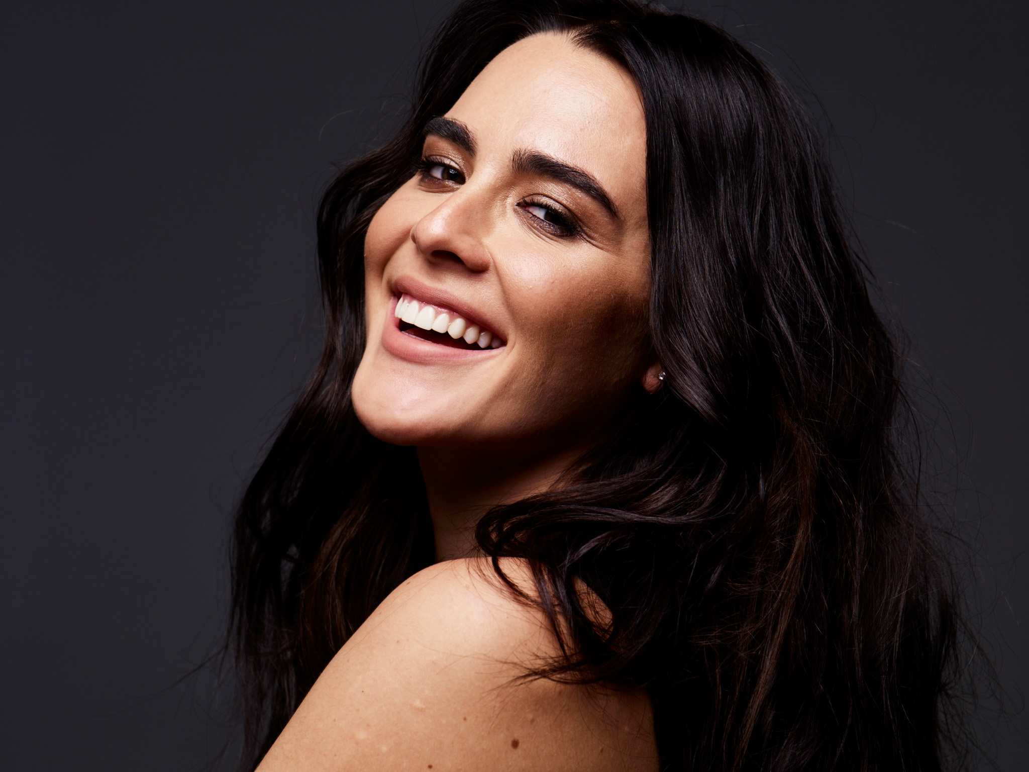 Lek. stom. Monika Olejniczak – w jej uśmiechu wyraźnie widoczny bonding w górnym łuku zębowym.